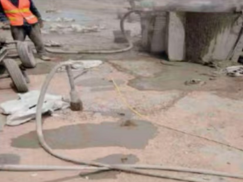 永嘉水泥混凝土路面板底注浆技术 路面脱空注浆整治方案