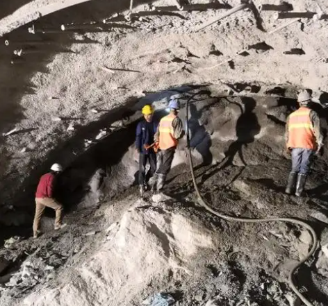 永嘉拱顶带模注浆料的施工流程及注意事项